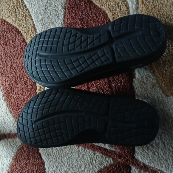 Women's OOFOS leopard print slides size 38 - Picture 6 of 8